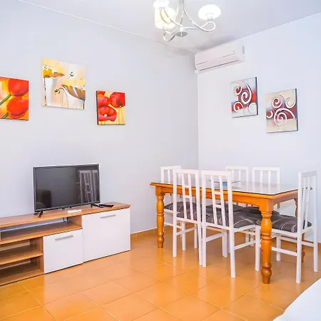 Exclusivo Con Balcones Aire Acondicionado Garaje Wifi Solo Se Aceptan Familias Y Parejas Apartment